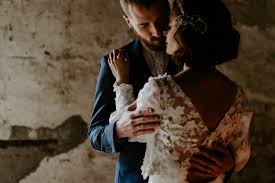 L'éclat sur ces arras ensemble est magnifique! Se Marier Sans Fete Est Ce Possible L Atelier Wedding