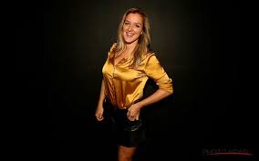 Nu kat kerkhofs dancing with the stars presenteert, is zij vooral in vlaanderen minder in napels bij haar man dries mertens. Zus Van Kat Kerkhofs Heeft Groot Nieuws Te Melden Nieuws365