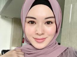 Most women would think twice before walking out of the house with no bra on, but not the kardashians! Kenalin Ini 5 Hijabers Dari Korea Yang Cantiknya Bikin Adem