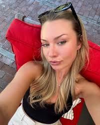 Roommate wanted in Chicago with parking and public transportation