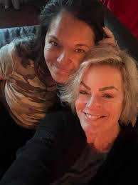 Jacquelyn Holland's Instagram, Twitter & Facebook