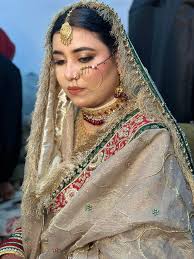 Hi everyone! I'm new to the Toronto bridal industry and excited to connect  with this vibrant community. I've worked as a Makeup Artist at Sephora in  Toronto and Vancouver, and as a