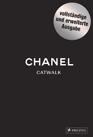 A rich reference section, including an extensive index, concludes the book. Chanel Catwalk Complete Die Kollektionen Von Karl Lagerfeld Und Virginie Viard Mauries Patrick Amazon De Bucher