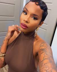 No need to kiss and tell….but just know I'm doing well! 💋 #HappyWednesday