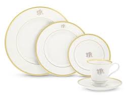 Our illustration shows a table setting that would be common in a restaurant serving a large number of people at once, with coffee being served during the meal. Pin On I Want This