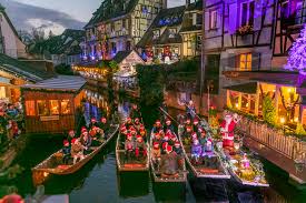 D'abord appelés « marchés de saint nicolas », puis « christkindlmarkt » (marché de l'enfant jésus en alsacien), ils se tiennent depuis le xive siècle dans les régions voisines du rhin. Personnaliser France Magie De Noel A Colmar Avec Vialala