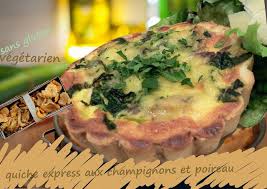 Une Tarte Salee Cuisinee Avec Des Champignons Comme Des Chanterelles Ou Autres Du Poireau Un Appareil A Quiche Au Fromage Et Recette Quiche Cuisine Recette