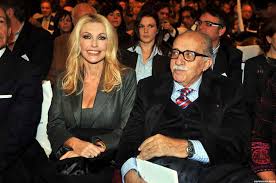 She has been active on rai since the 1990s, hosting its main sports programs such as la domenica sportiva and 90º minuto. Paola Ferrari E Lino Jannuzzi Movimento Per L Italia Flickr