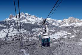The film takes the viewer on a cable car ride through the dolomites. Funivia Faloria Faloria
