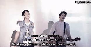 Non pensi che, sia inutile rimanere a piangere nascondere le lacrime! Weak Strong