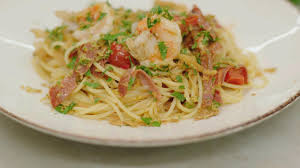 Spicy Spaghetti Met Scampi Salami En Gremolata Dagelijkse Kost Recept Gezonde Maaltijden Voedsel Ideeen Dineren