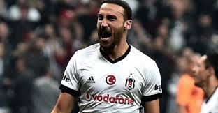 Everton forması giyen milli futbolcu cenk tosun 357 gün sonra takımıyla gol sevinci yaşarken, golden sonra yaptığı kurt işareti i̇ngiltere'de büyük tepkilere neden oldu. Xi0h1u 4vf6qvm