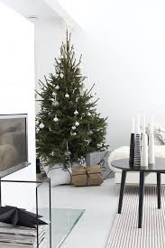 Incredibly Chic Modern Minimalist Christmas Trees Minimalist Christmas Tree Modern Christmas Tree Minimalist Christmas Decor