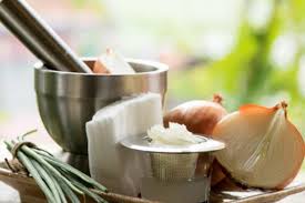 Diy onion hair oil for fast hair regrowth, hair loss & super thick healthy long black hair. I Tried Onion Juice On My Hair So You Don T Have To Does This Natural Hair Growth Remedy Work