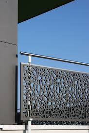 Balkongelander 19 Praktische Und Stilvolle Gestaltungsideen Balkon Terrassen Zenideen Balkon Gelander Design Gelander Balkon Treppen Design