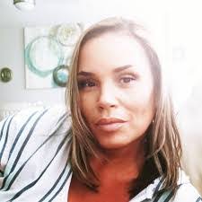 Elizabeth Graybill's Instagram, Twitter & Facebook