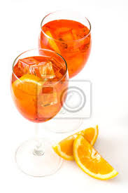 No cocktail shaker or fancy equipment required! Aperol Spritz Cocktail In Glas Isoliert Auf Weissem Hintergrund Wandsticker Spritz Wein Italienisch Myloview De