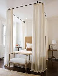 Modernes Schlafzimmer Mit Charmanten Bettideen Himmelbetten Modernes Schlafzimmer Schlafzimmer Design