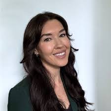 Amanda Redding's Instagram, Twitter & Facebook