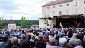 Photo Montcuq-en-Quercy-Blanc. Chanson  texte : une vingtime dition ...