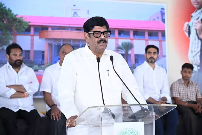 వీఆర్ హైస్కూలు పేరు ఎందుకు మార్చారు?: వేదికపైనే నిలదీసిన మంత్రి ఆనం |  Minister Anam angry over the renaming ofÂ VRÂ College