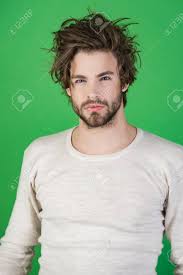 Voir plus d'idées sur le boutique en ligne d'articles pour hommes et femmes. Salon De Coiffure Et Coiffeur Mode Masculine Insomnie Energie Celibataire Avec Cheveux Non Peignes Homme Aux Cheveux Epars En Sous Vetements Homme Endormi A La Barbe Sur Fond Vert Reveil Matinal La Vie