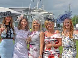 Pour la toile de théodore géricault, voir le derby d epsom. Epsom Derby Dress Code For Ladies Day And Derby Day Surrey Live