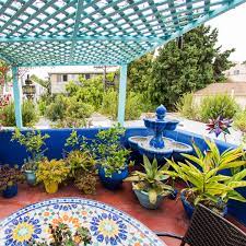 Amongst the wonderful assortment of sizes, styles, and tribal designs, exists the perfect rug for any space or home. Carrie S Moroccan Inspired Los Angeles Patio Apartment Therapy