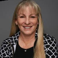 Lisa Mutz's Instagram, Twitter & Facebook