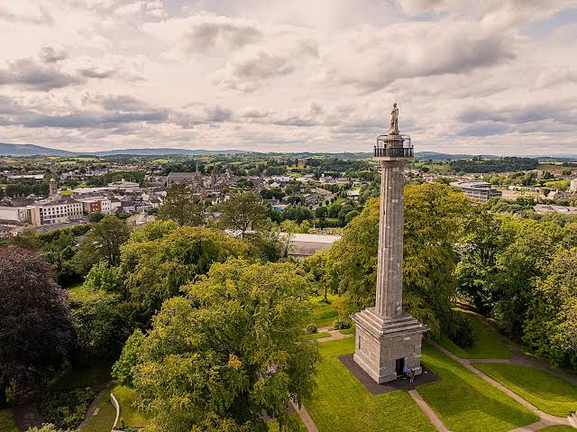 📍Cole's Monument Cole's Monument, which stands within Forthill Park in Enniskillen and is one of the most prominent landmarks in the town's skyline. Started in 1845, the monument took twelve years to