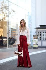 Padahal, warna ini bisa memberikan kemudahan dalam menciptakan kesan elegan, lo. Paduan Warna Yang Cocok Dengan Merah Maroon Untuk Ootd