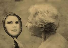 Resultado de imagen para mujeres mirándose al espejo
