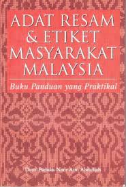 Biarpun sambutan tahun baru cina adalah antara perayaan utama di malaysia, namun ramai yang mungkin masih tidak mengetahui simbolik di sebalik setiap adat resam dan tradisi ketika tahun baru cina. The Penang Bookshelf Adat Resam Etiket Masyarakat Malaysia Paduka Noor Aini Abdullah