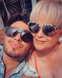 El amor más grande de mi vida... TE AMO MAMÁ @yamelcantante . . . . .  #birthday #cumpleaños #mama #mom #love #amor #instalove #picoftheday  #happybirthday #incondicional