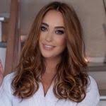 Angela Comans's Instagram, Twitter & Facebook