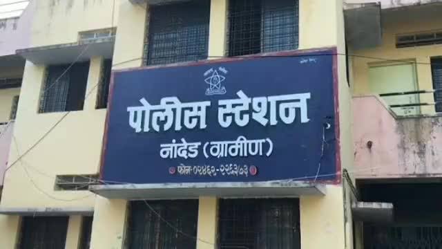 हबीबिया कॉलनीतील ’कल्याण क्लोज’वर पोलिसांचा धडक छापा; १.०४ लाखांचा मुद्देमाल जप्त, ८ जणांवर गुन्हा