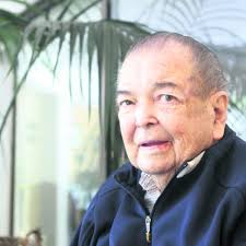 Develan placa de benefactores galardonados con el premio IJAS