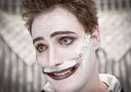 StageBuzz.com: "The Man Who Laughs"