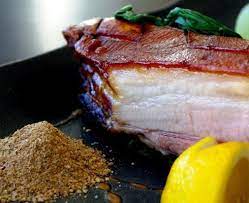 Faites chauffer votre cocotte/mijoteuse sur feu moyen avec un filet d'huile. Cotelettes De Porc En Sauce Au Beurre De Pomme Dans Une Cocotte Guide Recettes