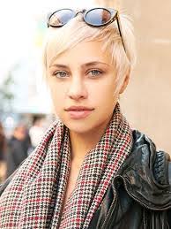 Diana Declue's Instagram, Twitter & Facebook