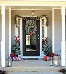 40 Brilliant Christmas Front Porch Decorations On A Budget Home Diy Ideas Front Door Christmas Decorations Front Porch Christmas Decor Christmas Porch Decor