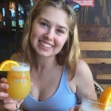 Kendra Vickers's Instagram, Twitter & Facebook