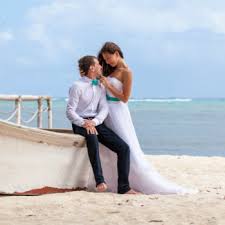 Some beach weddings allow guests to go barefoot or wear flips flops during the ceremony, but if you're not sure. What To Wear To A Beach Wedding Men S Beach Wedding Attire Guide