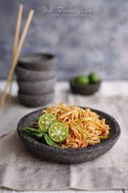 Resep sambal mangga yang pedas dan segar, bikin tambah nasi terus! Green Mango Sambal