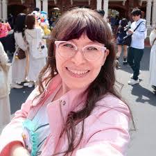 Julia Tiffany's Instagram, Twitter & Facebook