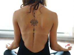 1001 Faszinierende Ideen Fur Weibliche Rucken Tattoos Weibliche Rucken Tattoos Tatowierungen Tattoo Ideen