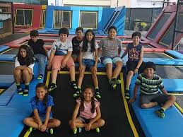 Rezervasyondan sonra telefon numarası ve adresi de dahil olmak üzere tesise ait tüm bilgiler rezervasyon onayınızda ve hesabınızda sunulmaktadır. En Jockey Plaza Jump Spot El Primer Parque De Trampolines En El Peru Peruinforma