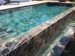 Nouvelle Tendance Piscine La Pierre De Bali En Gres Cerame Pour Des Piscines Au Style Indonesie Vente De Carrelage Et Margelles De Piscine A La Seyne Sur Mer Caro Styl