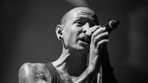 Linkin park singer chester bennington dies at 41, los angeles. Linkin Park Reaktionen Zum Tod Von Chester Bennington Mdr Jump