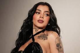 Karely Ruiz presume resultado de su operación de busto; 